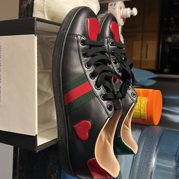 Authentic Gucci Ave heart sneaker shoes size 40. - Picture 3 of 4